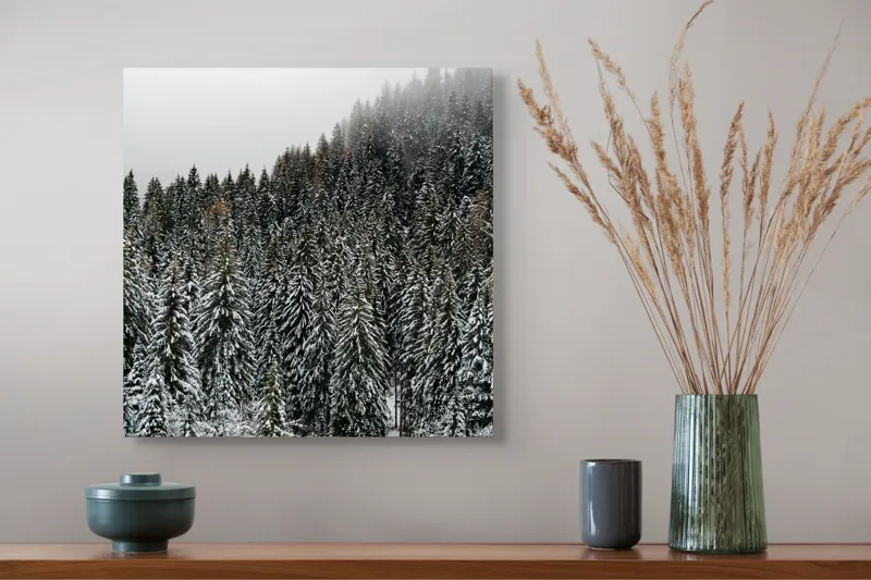 Tablou Canvas, "Tăcerea pădurii în iarnă liniștită", Munte, Brazi, Zăpadă, Ceață, Calm, Natură, Iarnă, Frig, Tăcere, Frumusețe, 50 x 50 cm – poza 4