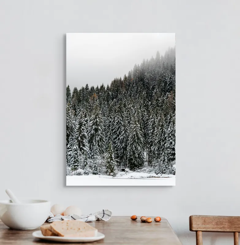 Tablou Canvas, "Tăcerea pădurii în iarnă liniștită", Munte, Brazi, Zăpadă, Ceață, Calm, Natură, Iarnă, Frig, Tăcere, Frumusețe, 50 x 70 cm – poza 3