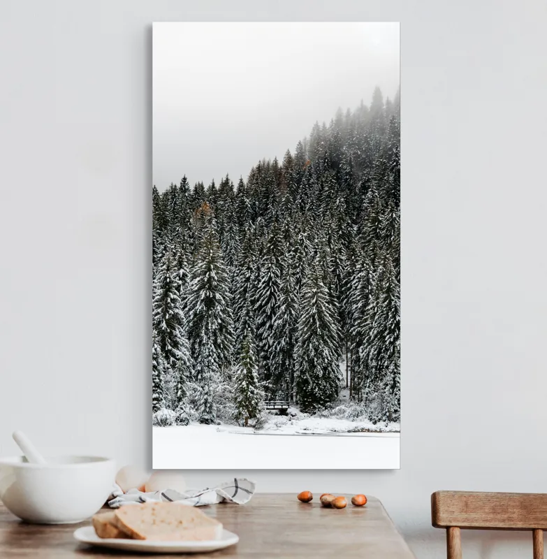 Tablou Canvas, "Tăcerea pădurii în iarnă liniștită", Munte, Brazi, Zăpadă, Ceață, Calm, Natură, Iarnă, Frig, Tăcere, Frumusețe, 50 x 90 cm – poza 3