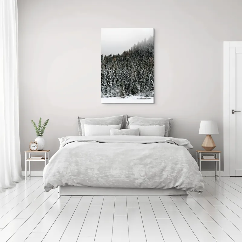 Tablou Canvas, "Tăcerea pădurii în iarnă liniștită", Munte, Brazi, Zăpadă, Ceață, Calm, Natură, Iarnă, Frig, Tăcere, Frumusețe, 70 x 100 cm – poza 3