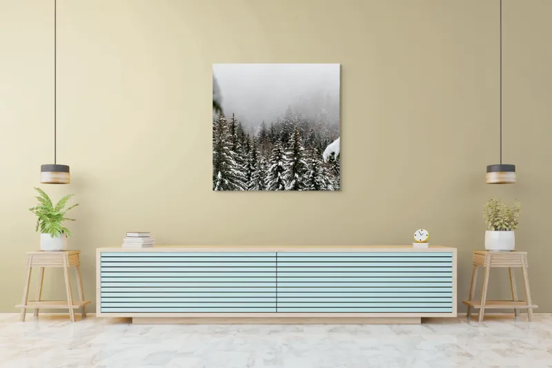 Tablou Canvas, "Iarna în pădurea de brazi înalți", Copaci, Zăpadă, Ceață, Iarnă, Evergreen, Peisaj, Tăcere, Rece, Frumusețe, Natură, 100 x 100 cm – poza 5