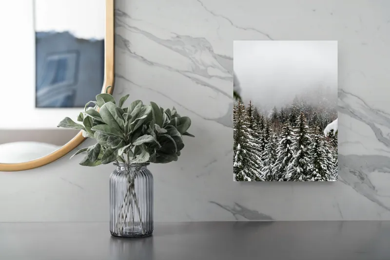 Tablou Canvas, "Iarna în pădurea de brazi înalți", Copaci, Zăpadă, Ceață, Iarnă, Evergreen, Peisaj, Tăcere, Rece, Frumusețe, Natură, 26 x 39 cm – poza 4