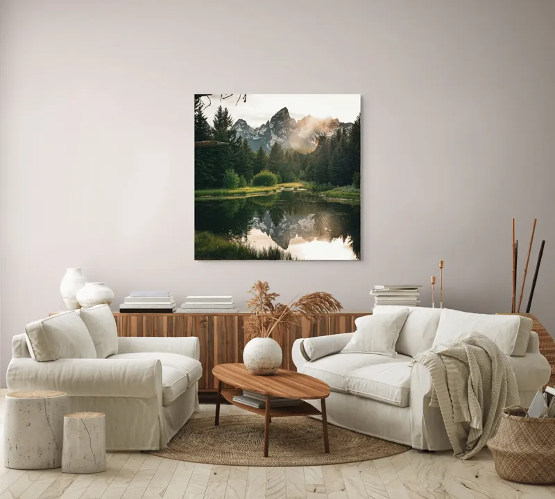Tablou Canvas, "Reflecția munților în lac liniștit", Munte, Reflecție, Pădure, Apus, Lumină, Natură, Râu, Serenitate, Peisaj, Frumusețe, 100 x 100 cm – poza 3