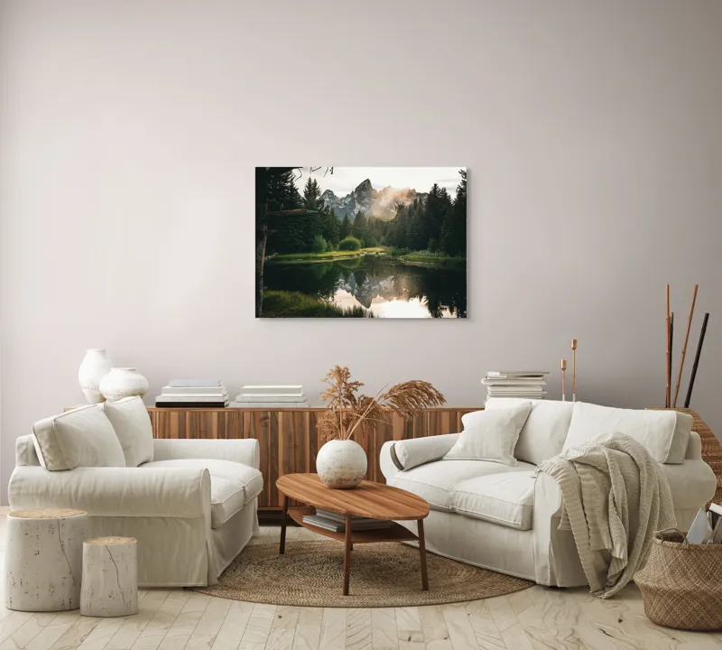Tablou Canvas, "Reflecția munților în lac liniștit", Munte, Reflecție, Pădure, Apus, Lumină, Natură, Râu, Serenitate, Peisaj, Frumusețe, 100 x 70 cm – poza 3