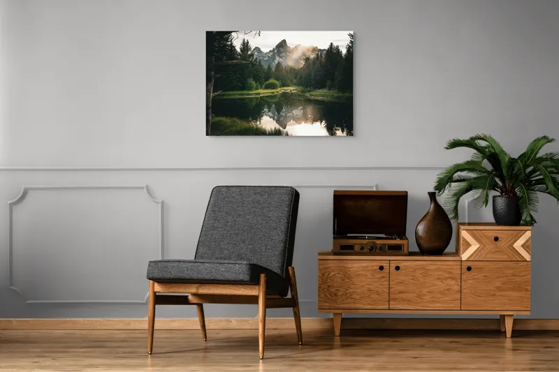 Tablou Canvas, "Reflecția munților în lac liniștit", Munte, Reflecție, Pădure, Apus, Lumină, Natură, Râu, Serenitate, Peisaj, Frumusețe, 100 x 70 cm – poza 8