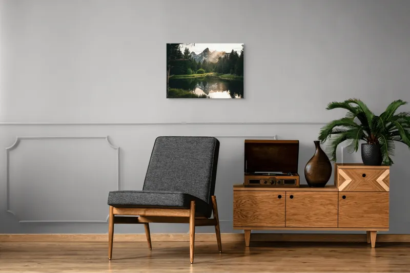 Tablou Canvas, "Reflecția munților în lac liniștit", Munte, Reflecție, Pădure, Apus, Lumină, Natură, Râu, Serenitate, Peisaj, Frumusețe, 70 x 50 cm – poza 4