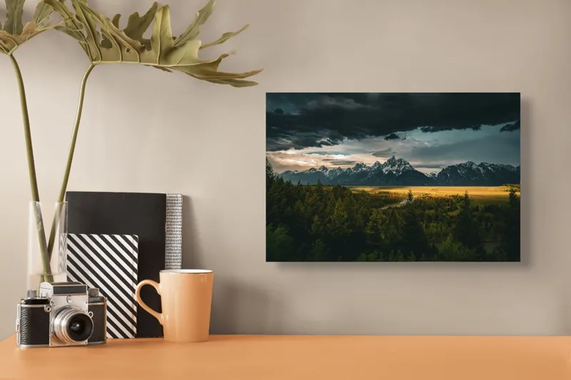 Tablou Canvas, "Răsărit peste munți înnourați", Montagne, Pădure, Cer, Nori, Apus, Dramatic, Lumină, Peisaj, Timp, Natura, 39 x 26 cm – poza 3