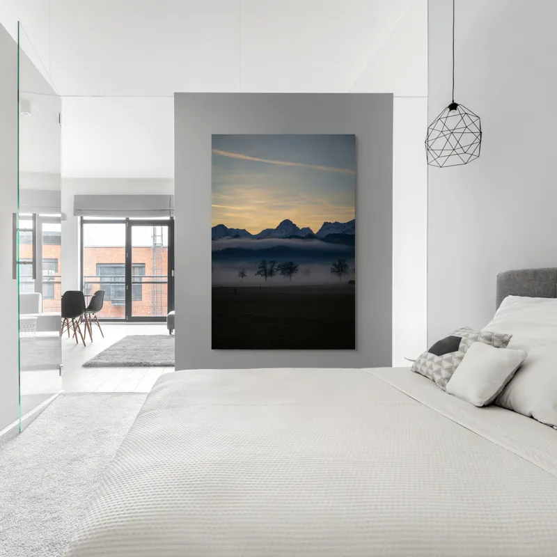 Tablou Canvas, "Norii dansând sub munții înzăpeziți", Munți, Ceață, Siluetă, Cer, Apus, Peisaj, Arbori, Liniște, Natură., 100 x 150 cm – poza 5