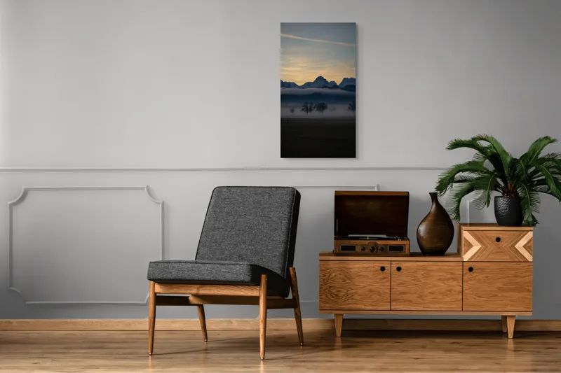 Tablou Canvas, "Norii dansând sub munții înzăpeziți", Munți, Ceață, Siluetă, Cer, Apus, Peisaj, Arbori, Liniște, Natură., 50 x 90 cm – poza 8