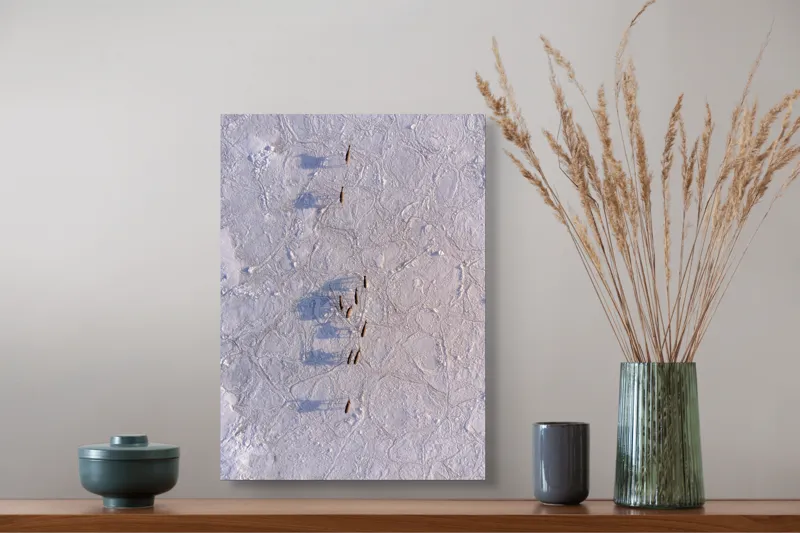 Tablou Canvas, "Siluete în mișcare pe zăpadă albă", Nu știu cine este în imagine., 39 x 54 cm – poza 3