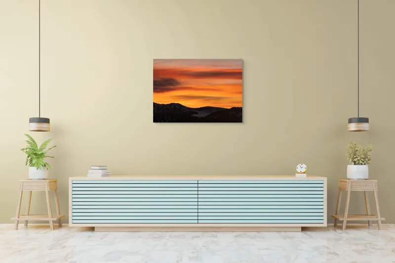Tablou Canvas, "Aurora zorilor peste munți liniștiți", Apus, Liniște, Munți, Cer, Nori, Siluetă, Portocaliu, Umbre, 100 x 70 cm – poza 4
