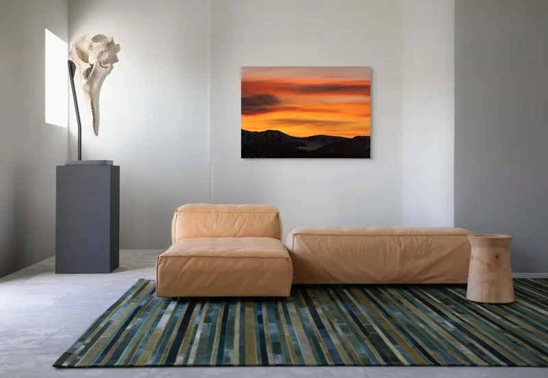 Tablou Canvas, "Aurora zorilor peste munți liniștiți", Apus, Liniște, Munți, Cer, Nori, Siluetă, Portocaliu, Umbre, 100 x 70 cm – poza 7