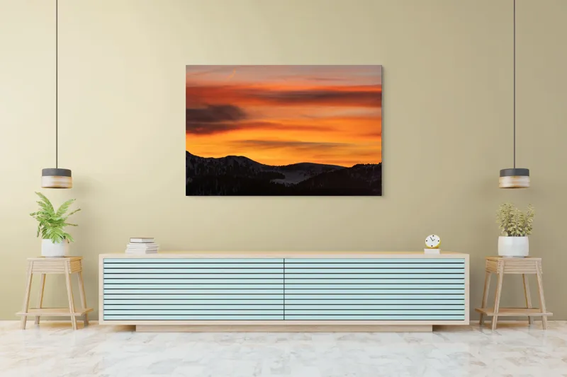 Tablou Canvas, "Aurora zorilor peste munți liniștiți", Apus, Liniște, Munți, Cer, Nori, Siluetă, Portocaliu, Umbre, 150 x 100 cm – poza 6
