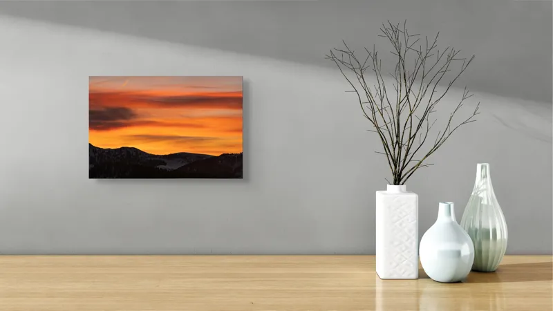 Tablou Canvas, "Aurora zorilor peste munți liniștiți", Apus, Liniște, Munți, Cer, Nori, Siluetă, Portocaliu, Umbre, 39 x 26 cm – poza 8
