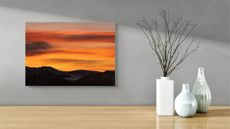 Tablou Canvas, "Aurora zorilor peste munți liniștiți", Apus, Liniște, Munți, Cer, Nori, Siluetă, Portocaliu, Umbre, 54 x 39 cm – poza 3