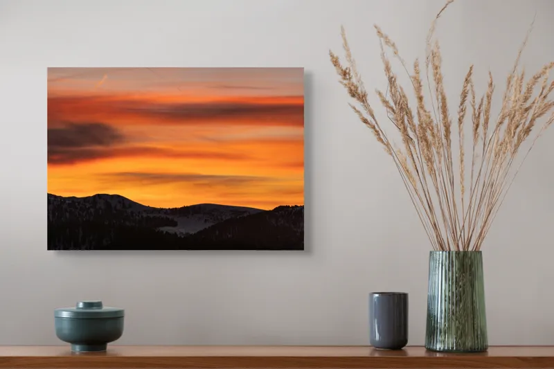 Tablou Canvas, "Aurora zorilor peste munți liniștiți", Apus, Liniște, Munți, Cer, Nori, Siluetă, Portocaliu, Umbre, 54 x 39 cm – poza 4