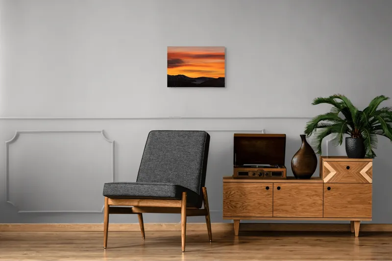 Tablou Canvas, "Aurora zorilor peste munți liniștiți", Apus, Liniște, Munți, Cer, Nori, Siluetă, Portocaliu, Umbre, 54 x 39 cm – poza 7