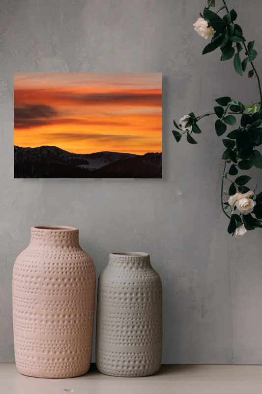 Tablou Canvas, "Aurora zorilor peste munți liniștiți", Apus, Liniște, Munți, Cer, Nori, Siluetă, Portocaliu, Umbre, 54 x 39 cm – poza 8