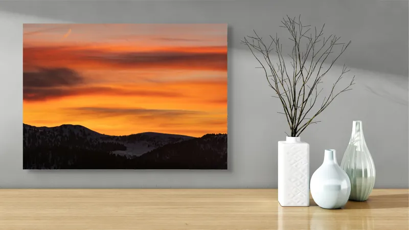 Tablou Canvas, "Aurora zorilor peste munți liniștiți", Apus, Liniște, Munți, Cer, Nori, Siluetă, Portocaliu, Umbre, 70 x 50 cm – poza 3