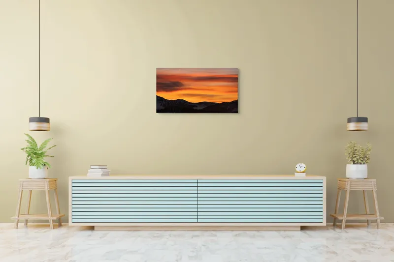 Tablou Canvas, "Aurora zorilor peste munți liniștiți", Apus, Liniște, Munți, Cer, Nori, Siluetă, Portocaliu, Umbre, 90 x 50 cm – poza 5