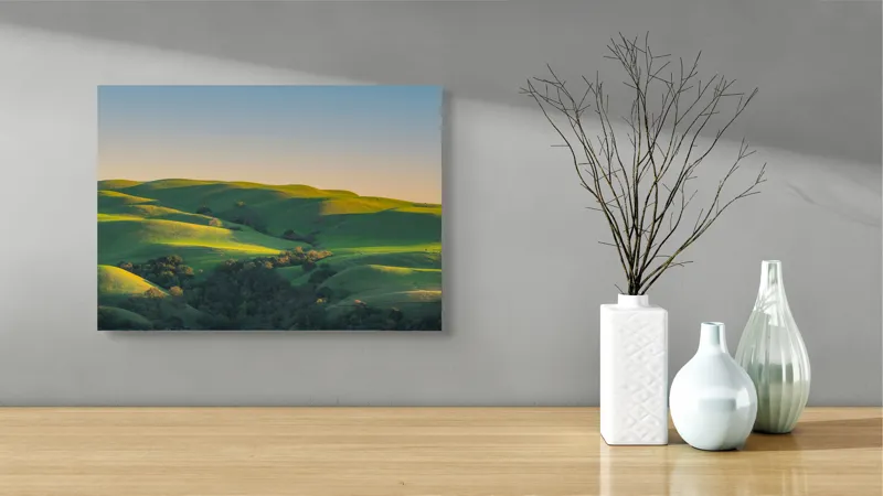 Tablou Canvas, "Colinele verzi sub cerul senin", Verde, Coline, Apus, Peisaj, Armonie, Natură, Liniște, Lumini, Umbre, 54 x 39 cm – poza 3