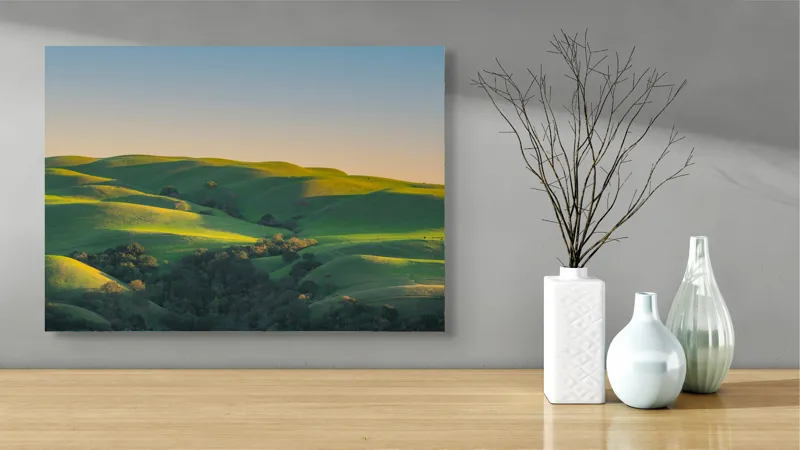 Tablou Canvas, "Colinele verzi sub cerul senin", Verde, Coline, Apus, Peisaj, Armonie, Natură, Liniște, Lumini, Umbre, 70 x 50 cm – poza 3