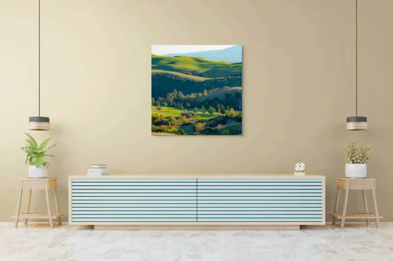 Tablou Canvas, "Culorile verzi ale dealurilor îmbrățișate", Verdant, Coline, Luminos, Arbori, Peisaj, Vale, Natură, Liniște, 100 x 100 cm – poza 5