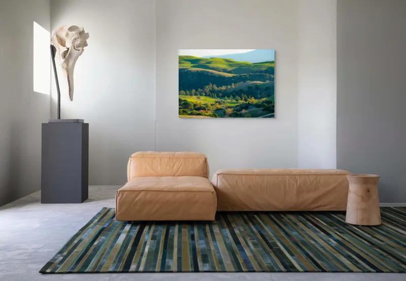 Tablou Canvas, "Culorile verzi ale dealurilor îmbrățișate", Verdant, Coline, Luminos, Arbori, Peisaj, Vale, Natură, Liniște, 100 x 70 cm – poza 7