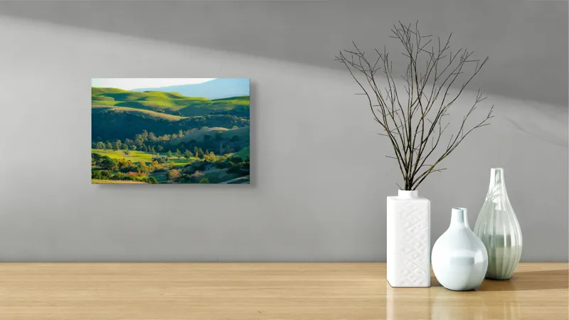 Tablou Canvas, "Culorile verzi ale dealurilor îmbrățișate", Verdant, Coline, Luminos, Arbori, Peisaj, Vale, Natură, Liniște, 39 x 26 cm – poza 8