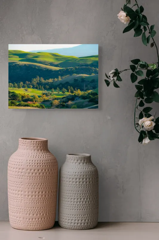 Tablou Canvas, "Culorile verzi ale dealurilor îmbrățișate", Verdant, Coline, Luminos, Arbori, Peisaj, Vale, Natură, Liniște, 54 x 39 cm – poza 8