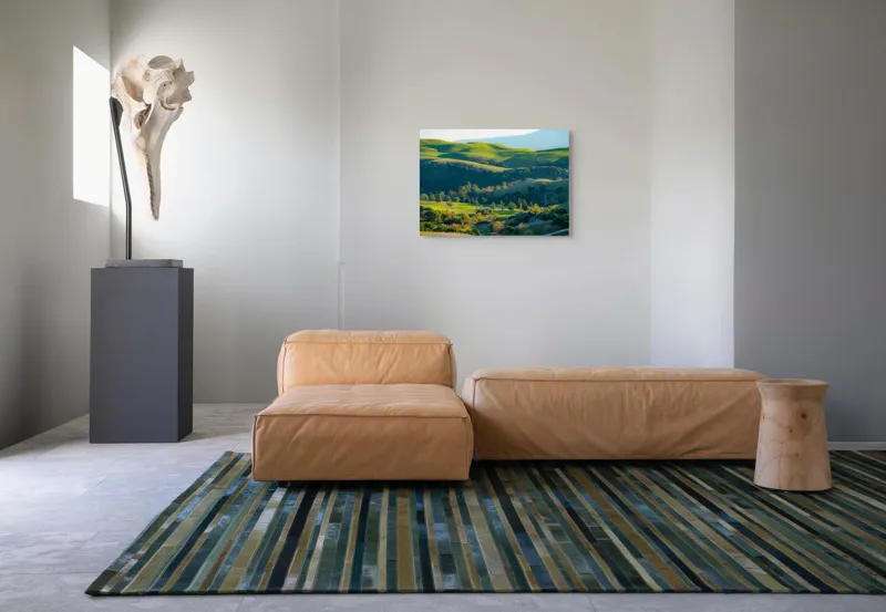 Tablou Canvas, "Culorile verzi ale dealurilor îmbrățișate", Verdant, Coline, Luminos, Arbori, Peisaj, Vale, Natură, Liniște, 70 x 50 cm – poza 8