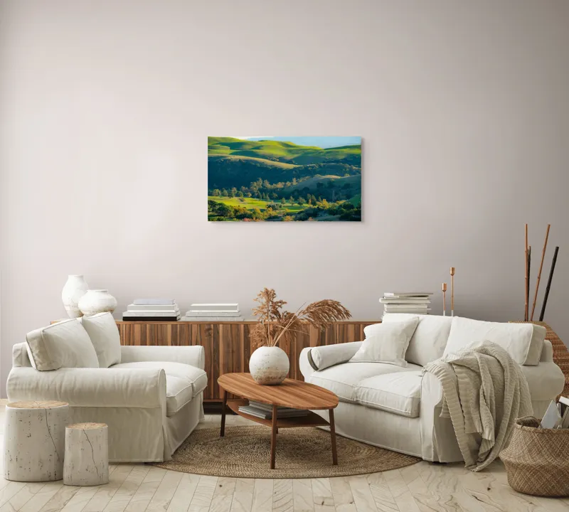 Tablou Canvas, "Culorile verzi ale dealurilor îmbrățișate", Verdant, Coline, Luminos, Arbori, Peisaj, Vale, Natură, Liniște, 90 x 50 cm – poza 4