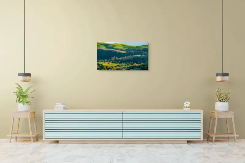 Tablou Canvas, "Culorile verzi ale dealurilor îmbrățișate", Verdant, Coline, Luminos, Arbori, Peisaj, Vale, Natură, Liniște, 90 x 50 cm – poza 5