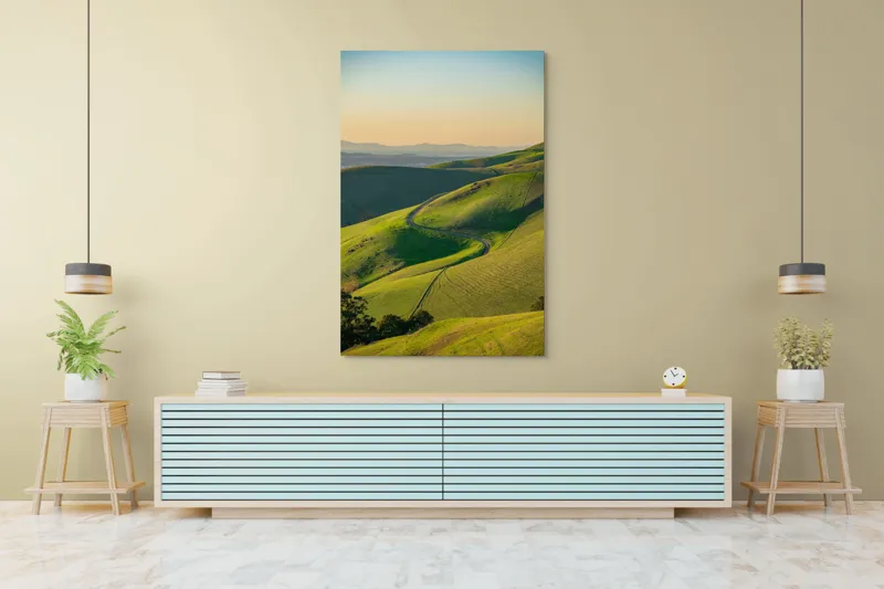Tablou Canvas, "Drumul sinuos printre coline verzi", Peisaj, Coline, Drum, Apus, Verde, Cer, Pădure, Orizont, Lumină, Natură, 100 x 150 cm – poza 4