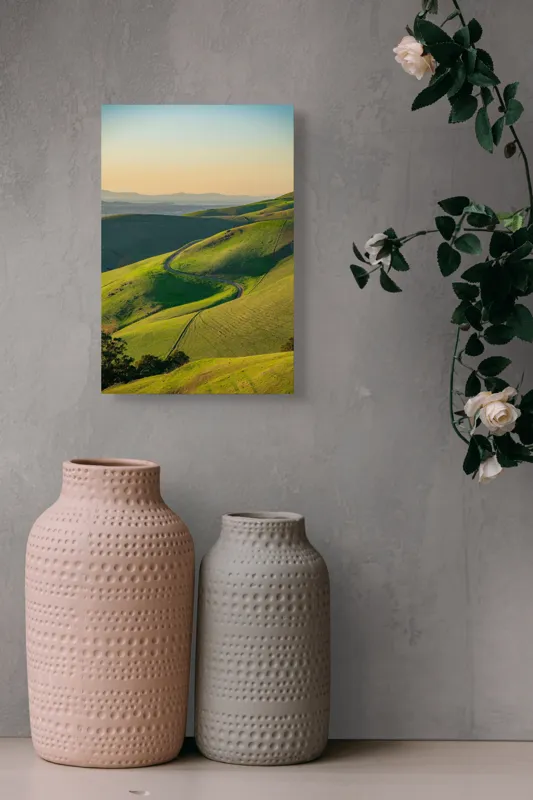 Tablou Canvas, "Drumul sinuos printre coline verzi", Peisaj, Coline, Drum, Apus, Verde, Cer, Pădure, Orizont, Lumină, Natură, 26 x 39 cm – poza 6