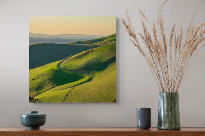 Tablou Canvas, "Drumul sinuos printre coline verzi", Peisaj, Coline, Drum, Apus, Verde, Cer, Pădure, Orizont, Lumină, Natură, 50 x 50 cm – poza 4