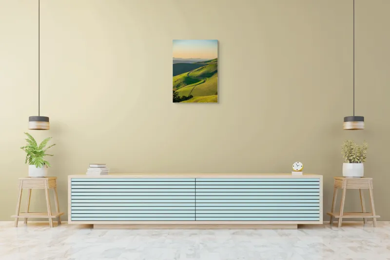 Tablou Canvas, "Drumul sinuos printre coline verzi", Peisaj, Coline, Drum, Apus, Verde, Cer, Pădure, Orizont, Lumină, Natură, 50 x 70 cm – poza 6