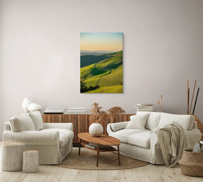 Tablou Canvas, "Drumul sinuos printre coline verzi", Peisaj, Coline, Drum, Apus, Verde, Cer, Pădure, Orizont, Lumină, Natură, 70 x 100 cm – poza 4