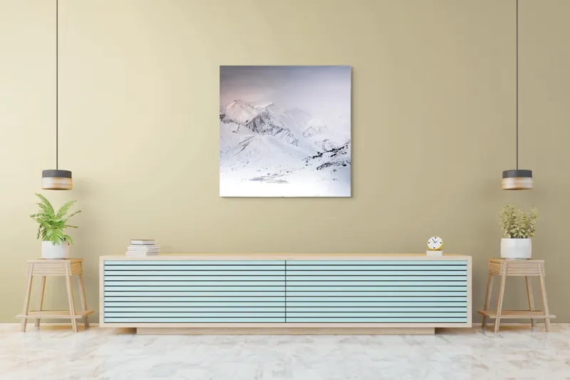 Tablou Canvas, "Iarna învăluind munții în tăcere albă", Alb, Înghețat, Montan, Tranquil, Vast, Izolat, Rece, Înfășurat, 100 x 100 cm – poza 5
