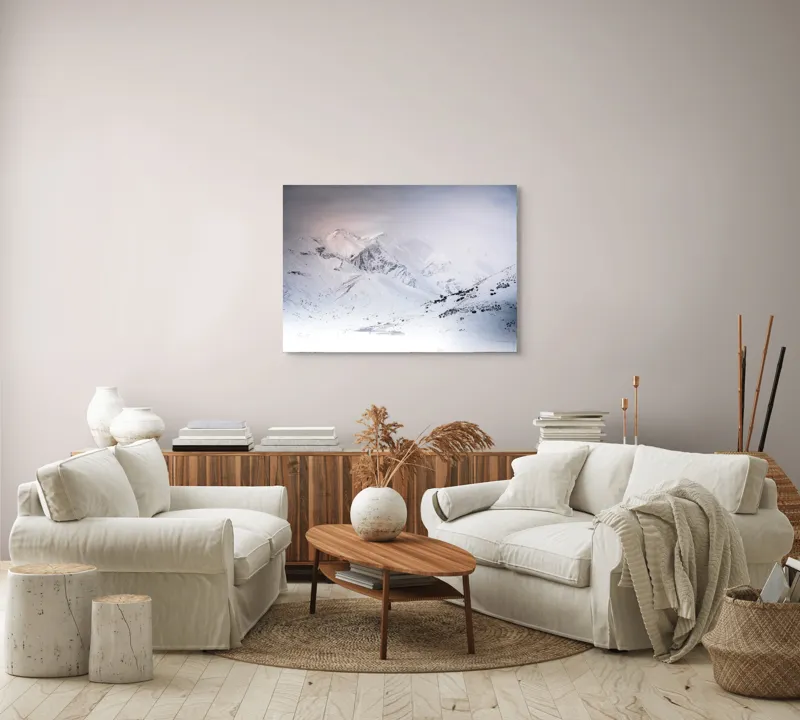 Tablou Canvas, "Iarna învăluind munții în tăcere albă", Alb, Înghețat, Montan, Tranquil, Vast, Izolat, Rece, Înfășurat, 100 x 70 cm – poza 3