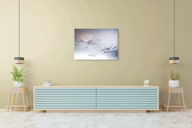 Tablou Canvas, "Iarna învăluind munții în tăcere albă", Alb, Înghețat, Montan, Tranquil, Vast, Izolat, Rece, Înfășurat, 100 x 70 cm – poza 4