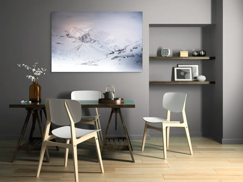 Tablou Canvas, "Iarna învăluind munții în tăcere albă", Alb, Înghețat, Montan, Tranquil, Vast, Izolat, Rece, Înfășurat, 150 x 100 cm – poza 5