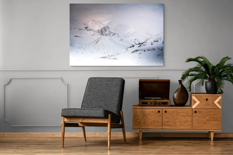 Tablou Canvas, "Iarna învăluind munții în tăcere albă", Alb, Înghețat, Montan, Tranquil, Vast, Izolat, Rece, Înfășurat, 150 x 100 cm – poza 8