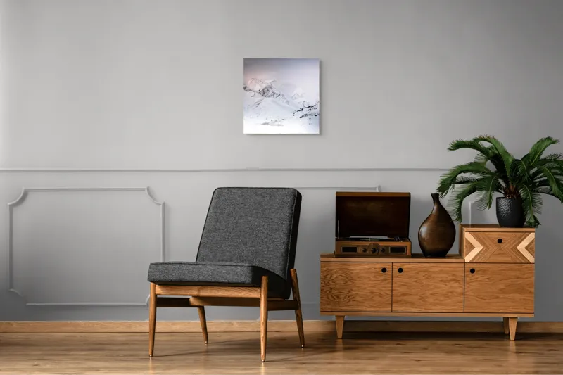 Tablou Canvas, "Iarna învăluind munții în tăcere albă", Alb, Înghețat, Montan, Tranquil, Vast, Izolat, Rece, Înfășurat, 50 x 50 cm – poza 6