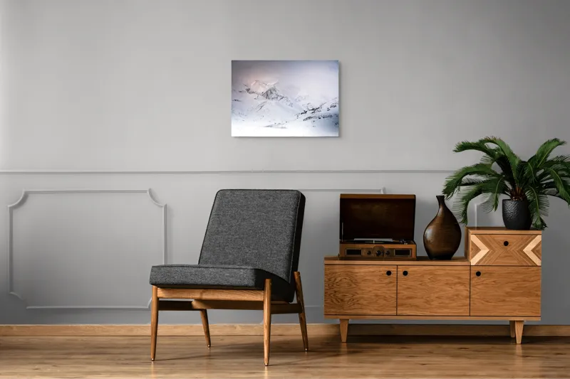 Tablou Canvas, "Iarna învăluind munții în tăcere albă", Alb, Înghețat, Montan, Tranquil, Vast, Izolat, Rece, Înfășurat, 70 x 50 cm – poza 4