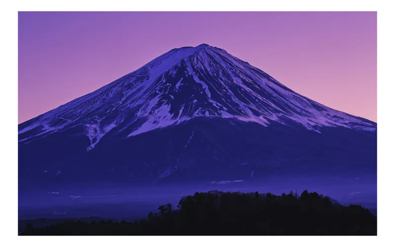 Tablou Canvas, "Frumusețea misterioasă a muntelui Fuji", Munte, Fuji, Purpură, Zăpadă, Cer, Noapte, Frig, Japan, Pitoresc, Natură, 90 x 50 cm