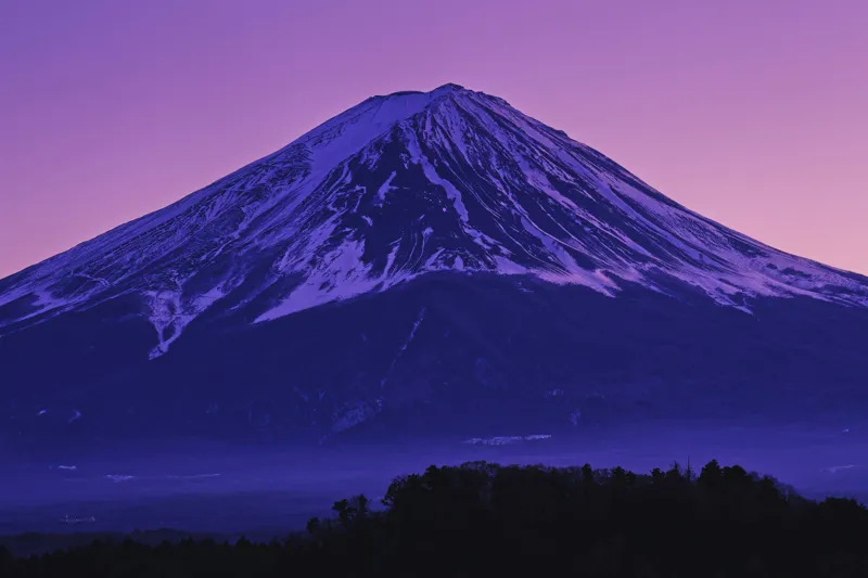 Tablou Canvas, "Frumusețea misterioasă a muntelui Fuji", Munte, Fuji, Purpură, Zăpadă, Cer, Noapte, Frig, Japan, Pitoresc, Natură, 39 x 26 cm – poza 2