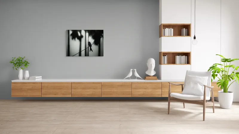 Tablou Canvas, "Pasăre solitară în dimineața cețoasă", Pasăre, Cablu, Siluetă, Arbori, Ceață, Liniște, Contrast, Natură, Mister, Umbre, 100 x 70 cm – poza 6