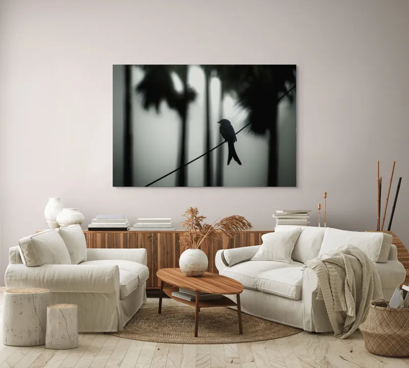 Tablou Canvas, "Pasăre solitară în dimineața cețoasă", Pasăre, Cablu, Siluetă, Arbori, Ceață, Liniște, Contrast, Natură, Mister, Umbre, 150 x 100 cm – poza 3