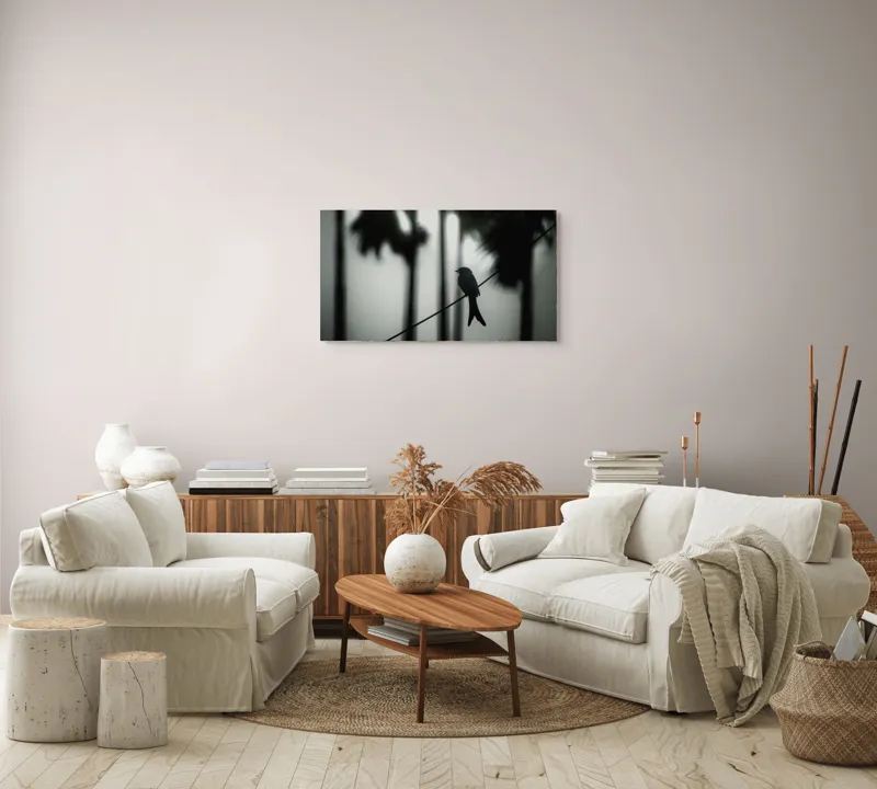 Tablou Canvas, "Pasăre solitară în dimineața cețoasă", Pasăre, Cablu, Siluetă, Arbori, Ceață, Liniște, Contrast, Natură, Mister, Umbre, 90 x 50 cm – poza 4